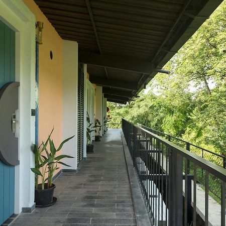 Hotel East India House Gorai Esterno foto