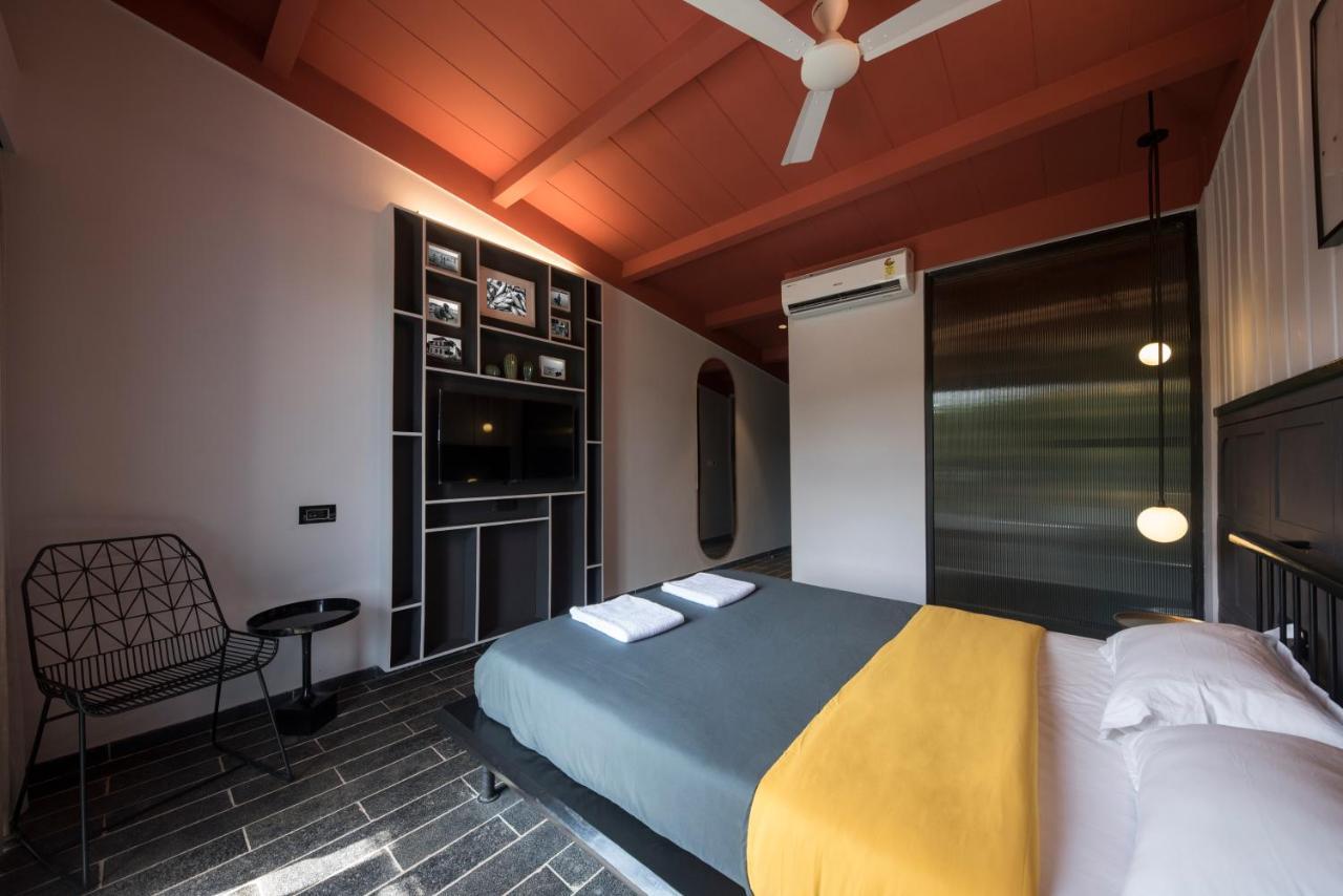 Hotel East India House Gorai Esterno foto