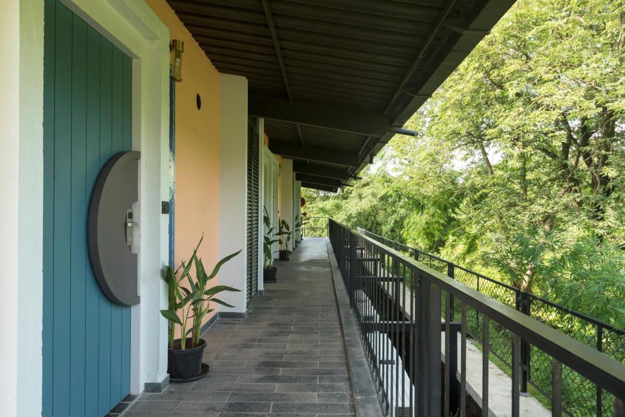 Hotel East India House Gorai Esterno foto